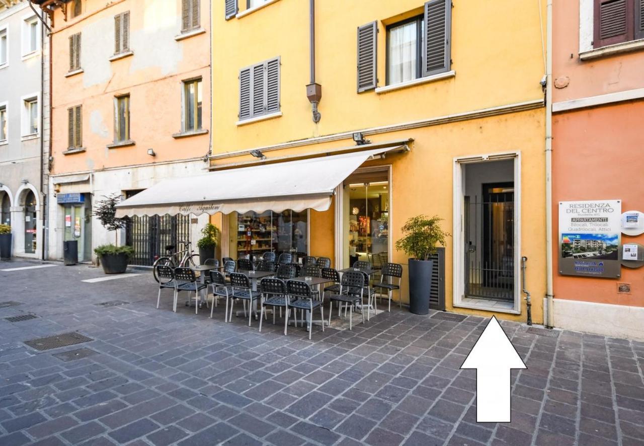 Desenzanoloft Yellow Apartment Desenzano del Garda Exterior photo