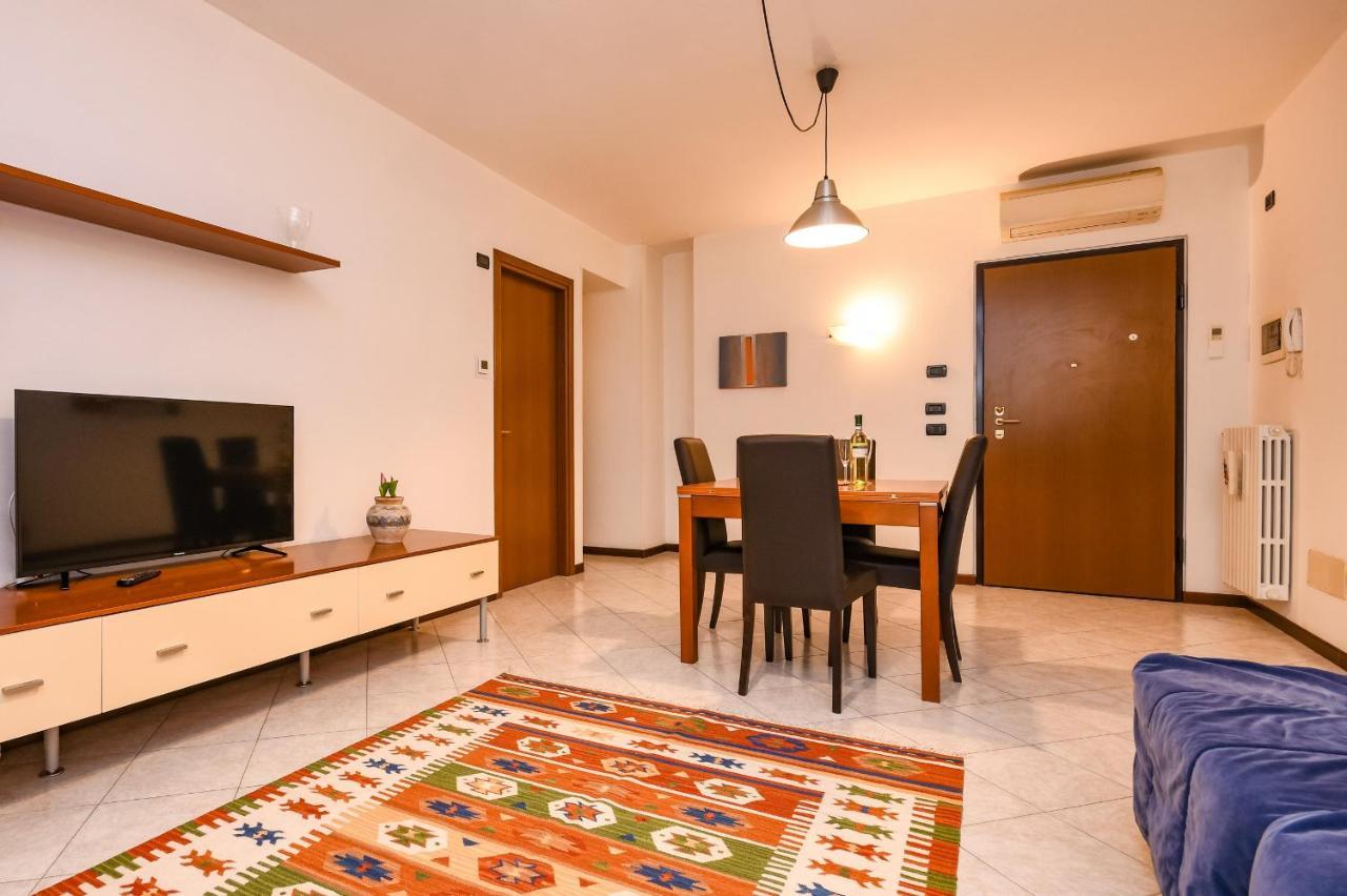 Desenzanoloft Yellow Apartment Desenzano del Garda Exterior photo
