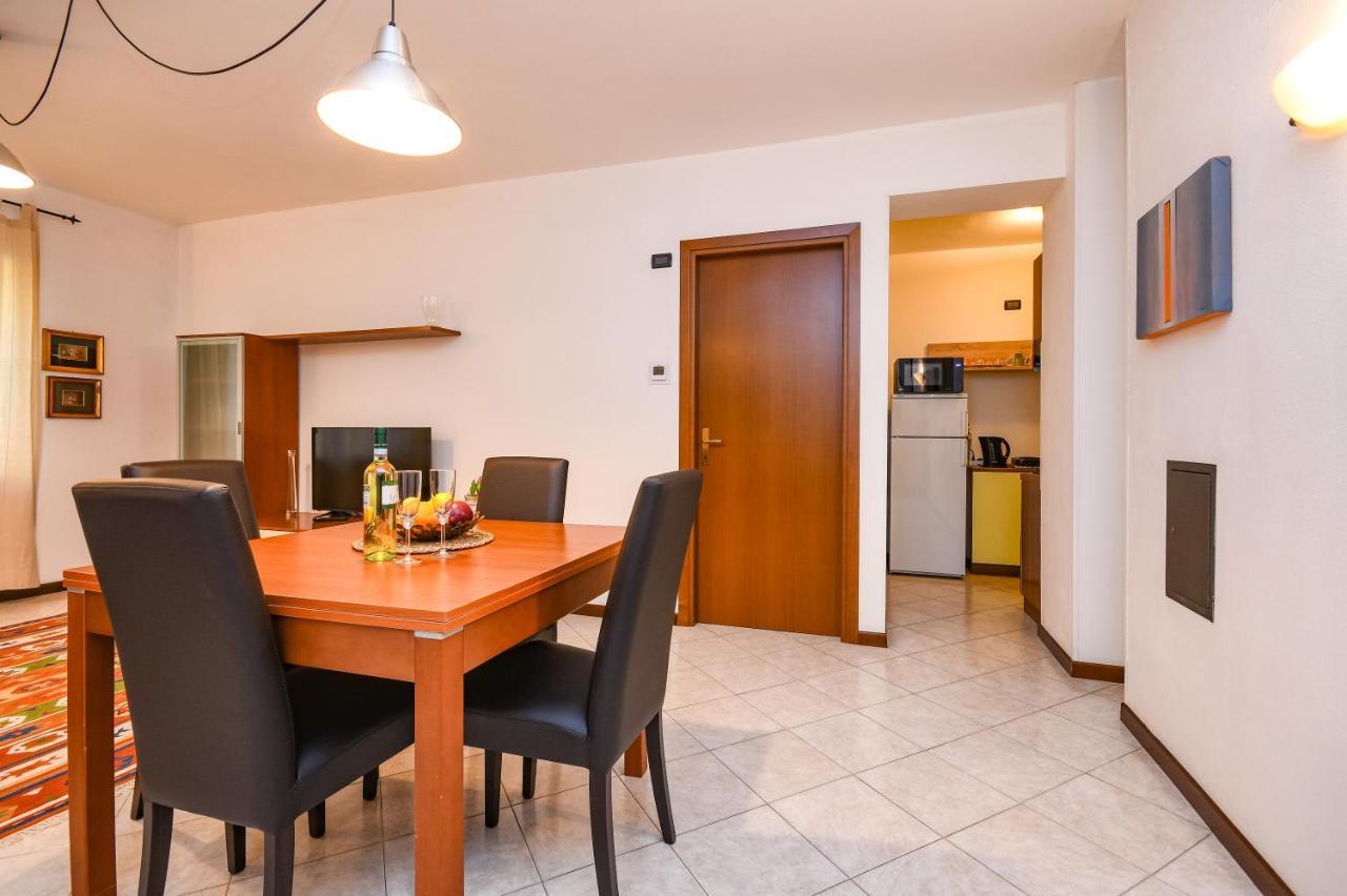 Desenzanoloft Yellow Apartment Desenzano del Garda Exterior photo